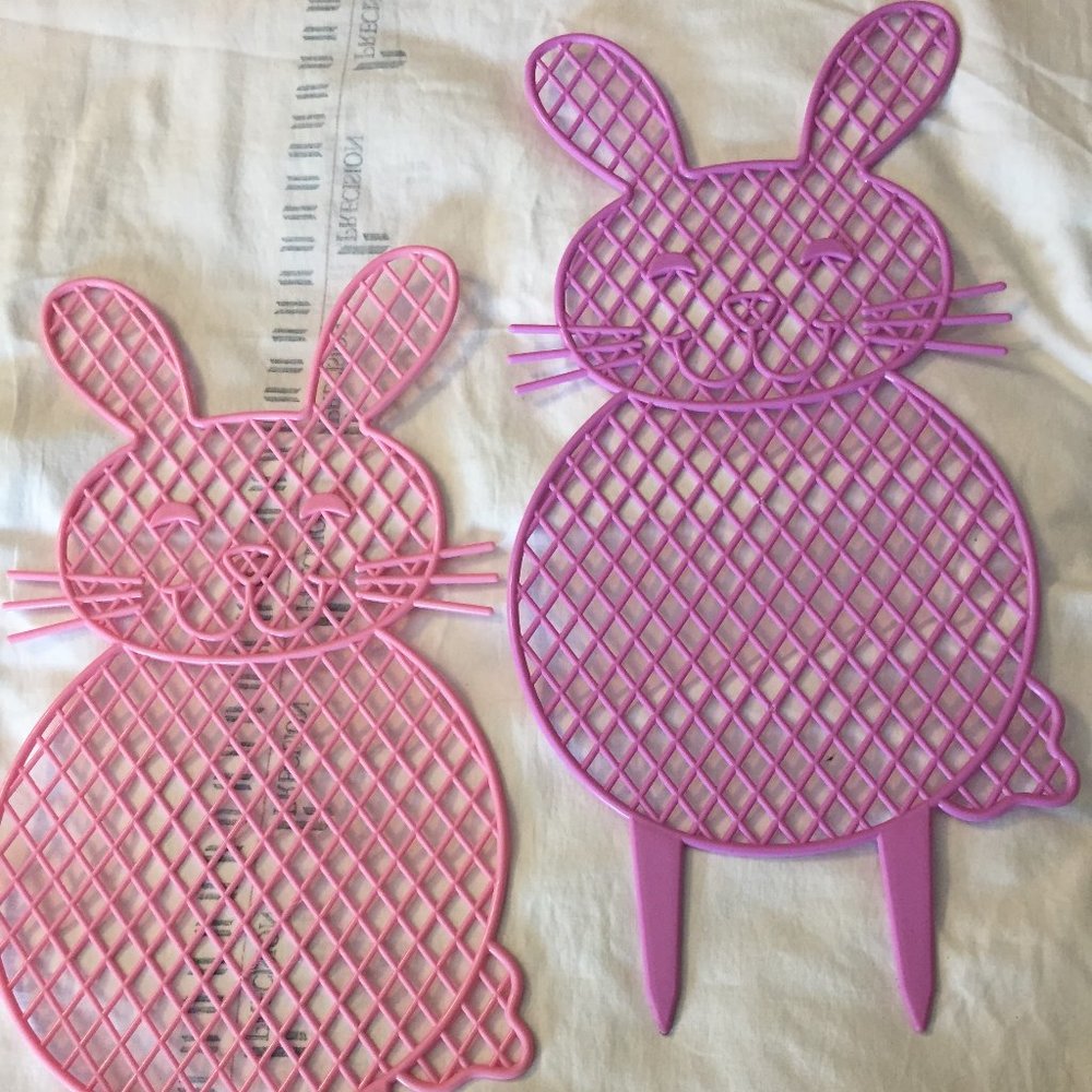 EASTER YARD OR PLANT BUNNIES>>>